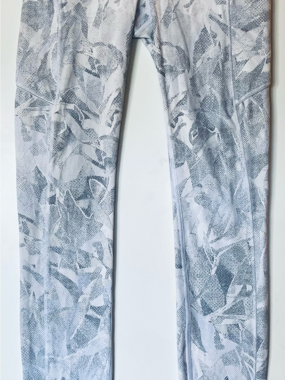 Lululemon Pace Rival Tight II Leggings Size 4 White Gray Abstract Print Pockets